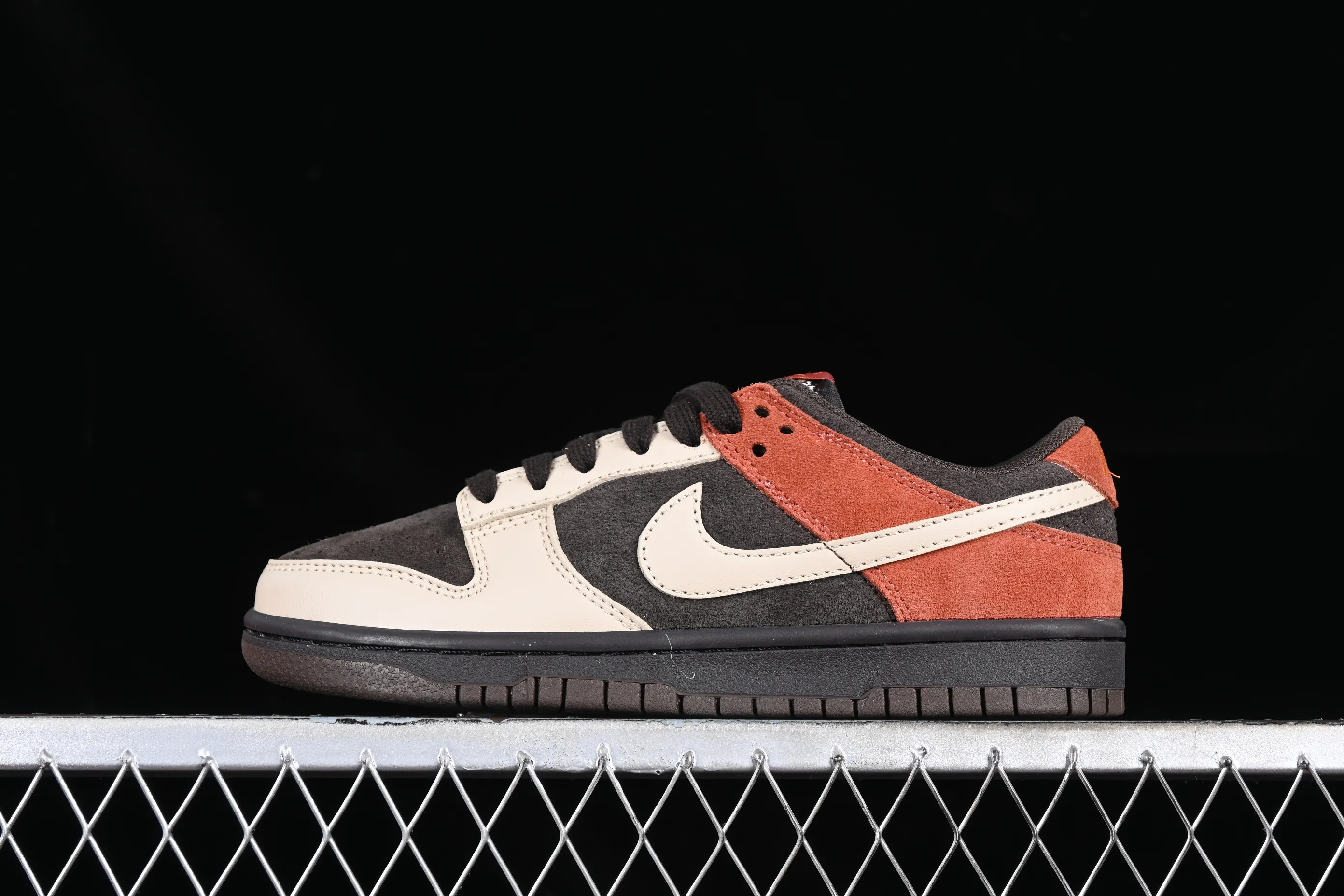 All Categories Nk SB Dunk Series Nk SB Dunk Low Low-top sneakers Cost-effective version Nk Dunk Low "Red Panda" Red Panda SB low-top sports and leisure sneakers FV0395-200